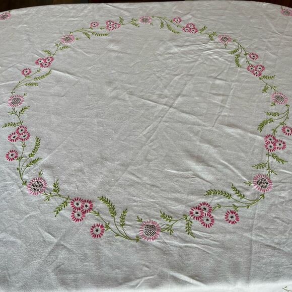 Vintage Hand Embroidered Linen Tablecloth Pink Floral Oval Cottagecore Farmhouse - Picture 4 of 9
